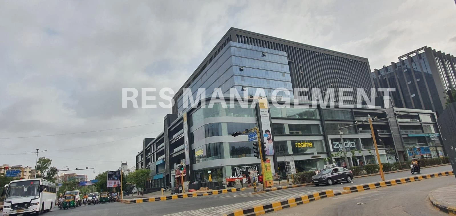 Office for Rent in Iconic Shyamal, Ahmedabad