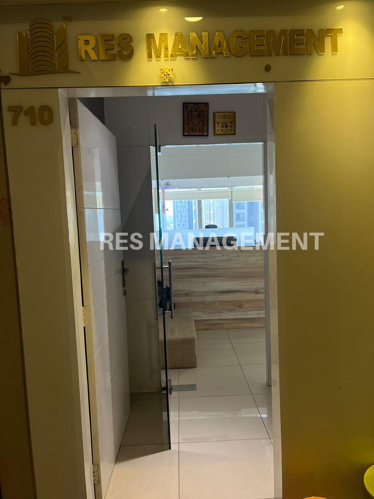 568 ft office Available For Rent Titanium Heights